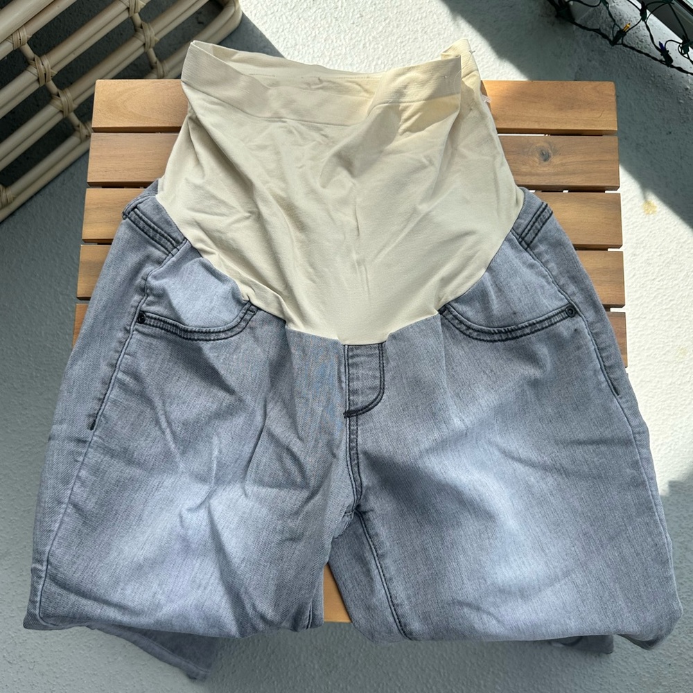 Gray maternity jeggings
